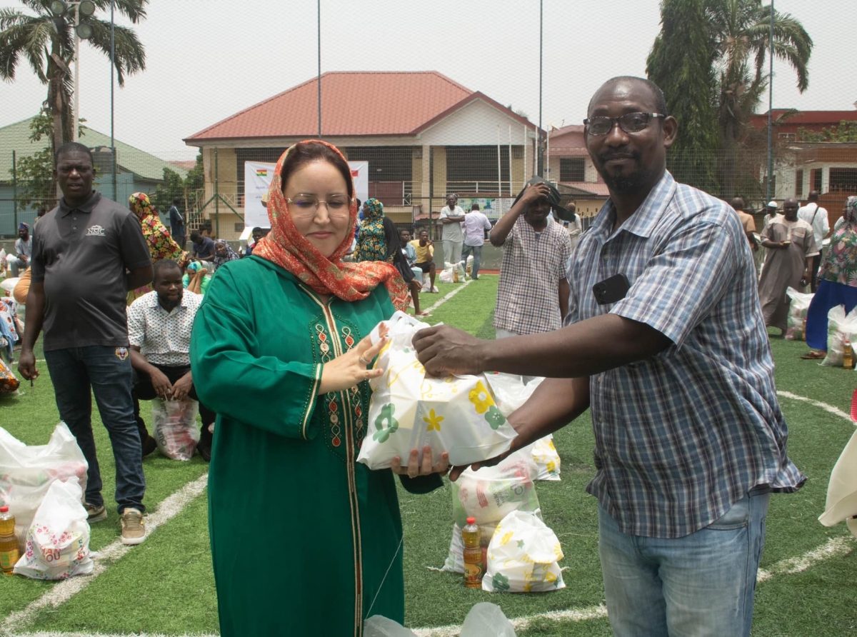 مؤسسة محمد السادس للعلماء الأفارقة تقدم مساعدات غذائية للأسر المحتاجة في أكرا بمناسبة شهر رمضان الكريم