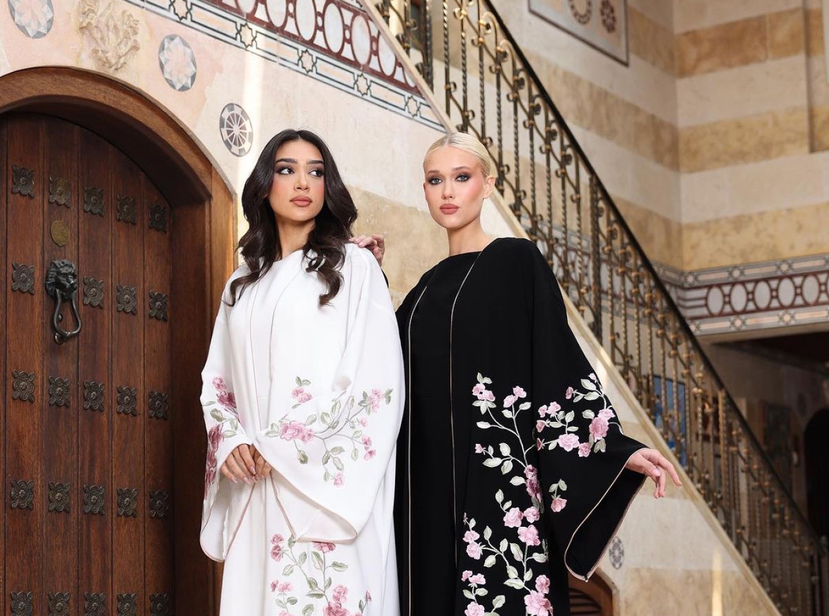 المصممة نور عبد الساتر: عبايات العيد زاخرة بالألوان وحب الحياة