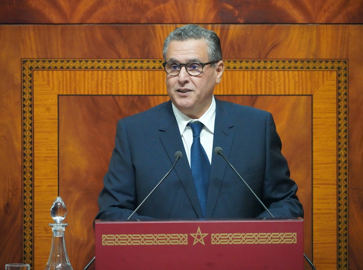 رئيس الحكومة المغربية يشيد بالرؤية الملكية ويؤكد التزام الحكومة بتنفيذ التوجيهات السامي