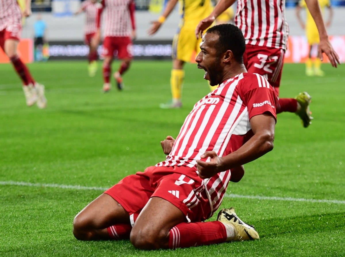 كونفرنس ليغ (نصف النهائي).. ثلاثية الكعبي تمنح الفوز لأولمبياكوس على أستون فيلا