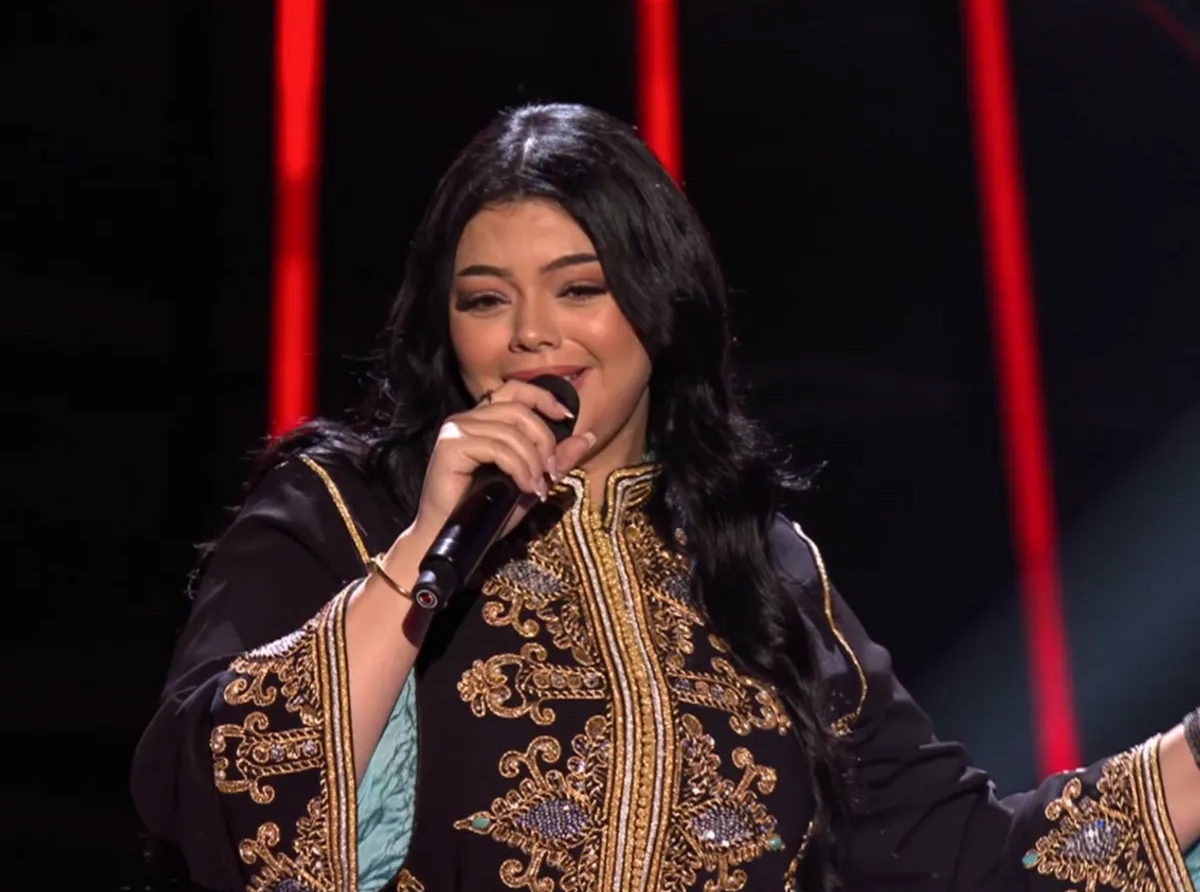 صابرينا مشاركة مغربية تلفت أنظار الجمهور ولجنة التحكيم في Factor X España 2024 بالقفطان المغربي