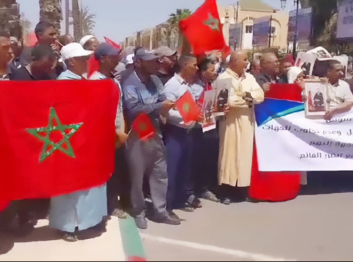 منخرطو جمعية فلاح سوس للتنمية و التعاون يحتجون أمام مقر عمالة إقليم تارودانت (فيديو)