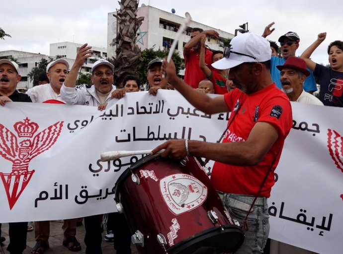 جماهير الإتحاد البيضاوي " الطاس"  تطالب بإستقالة ومحاسبة رئيس الفريق " المنفلوطي "